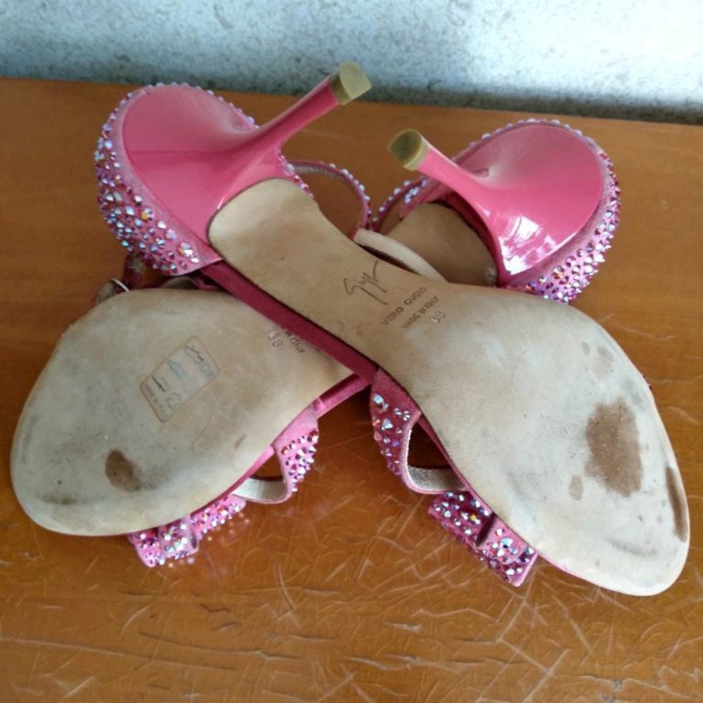 Giuseppe Zanotti Rhinestone Bow Sandals in sz 8. Store/floor display. - Picture 8 of 14